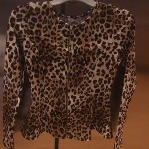Women’s medium leopard shirt zips fown front euc